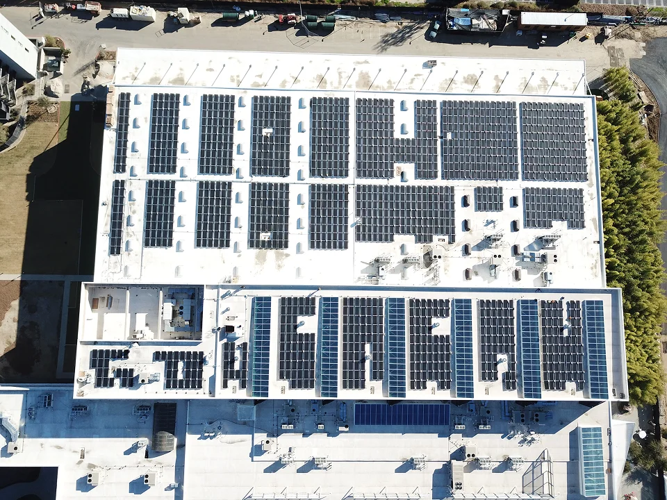 1,400-panel 567 kW commercial solar installation on a flat Chatsworth roof