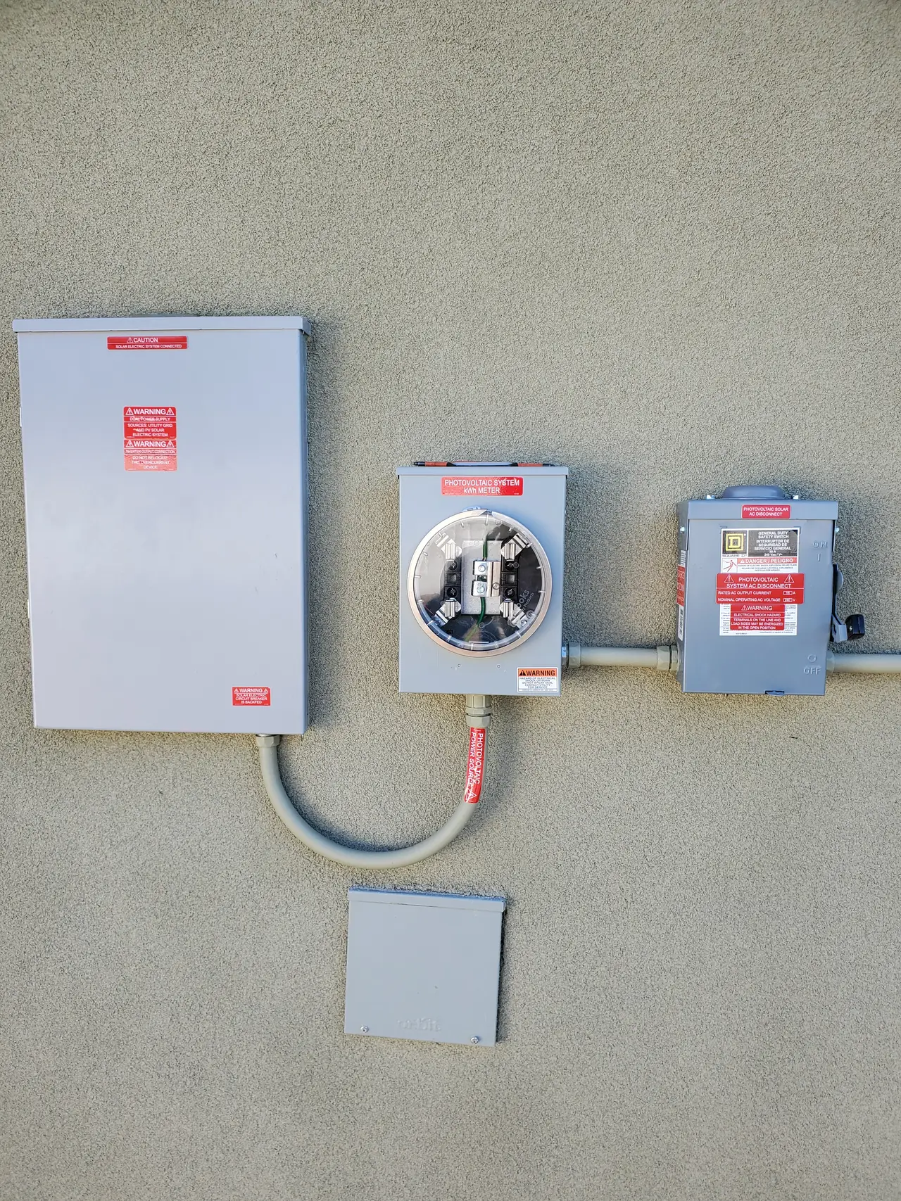 Subpanel, utility performance meter socket and alternating current disconnect on an exterior wall in Burbank