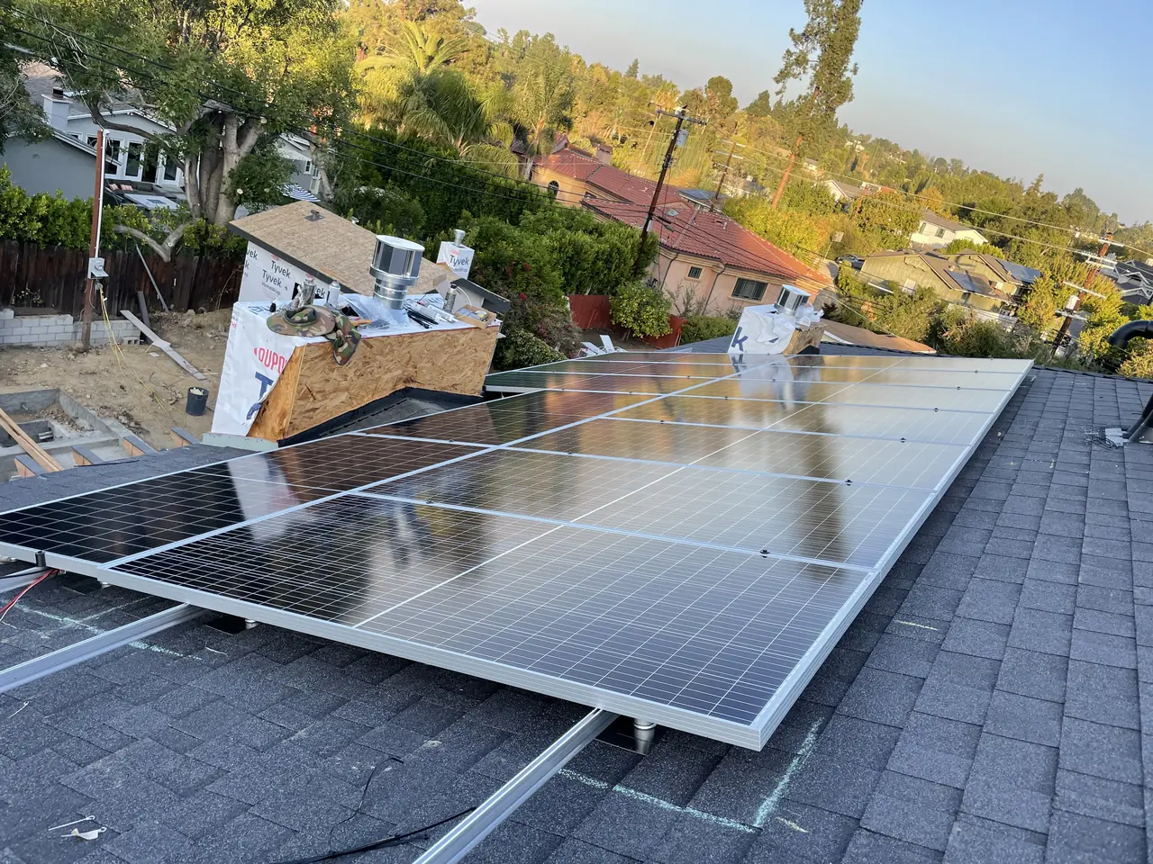 Home solar installation in Encino, CA