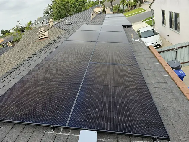 Home solar installation in Lakewood, CA