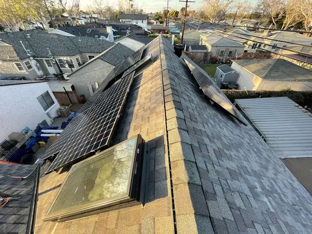 Home solar installation in Lakewood, CA