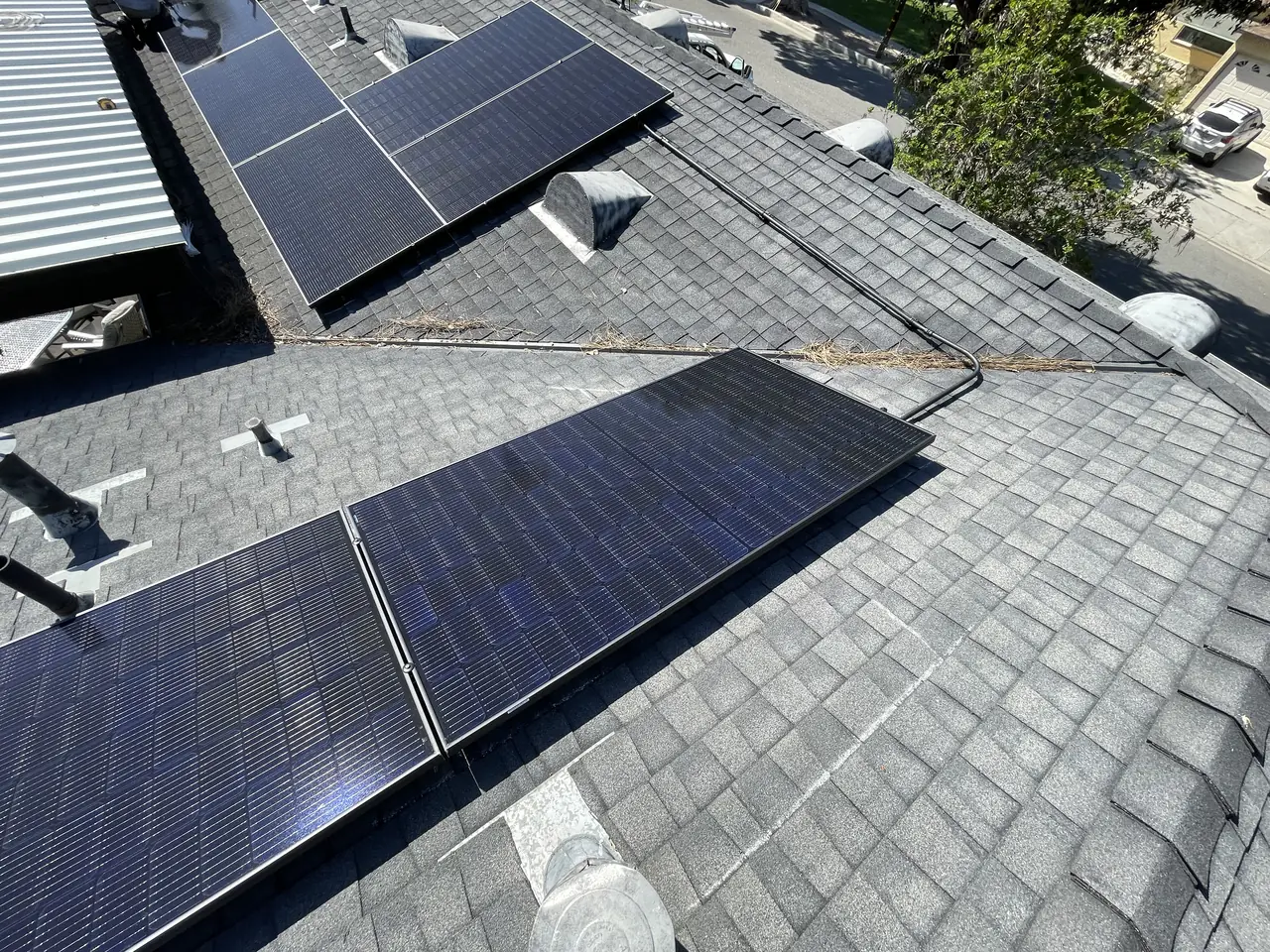 Home solar installation in Lakewood, CA