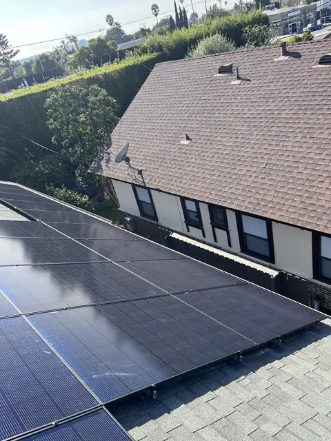 Home solar installation in Los Angeles, CA