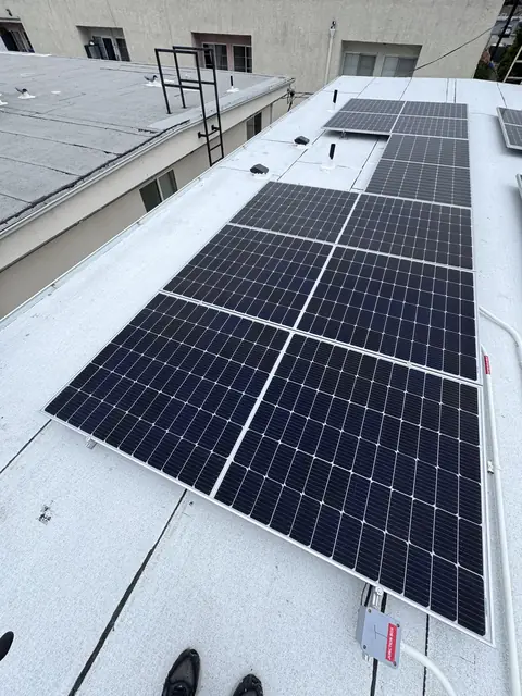 2.59 kW solar panel array on a flat roof in North Hollywood, CA