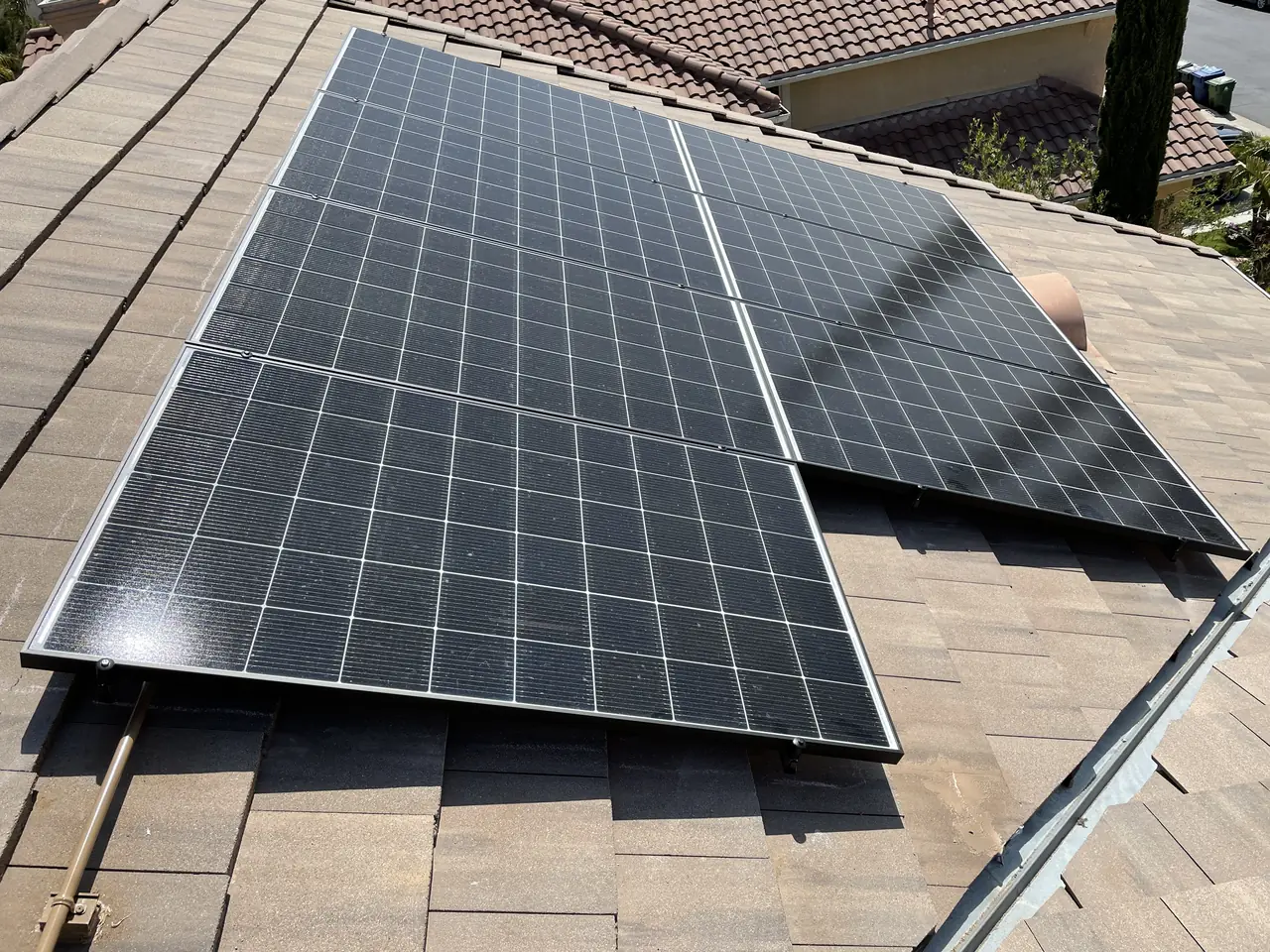 Home solar installation in Northridge, CA