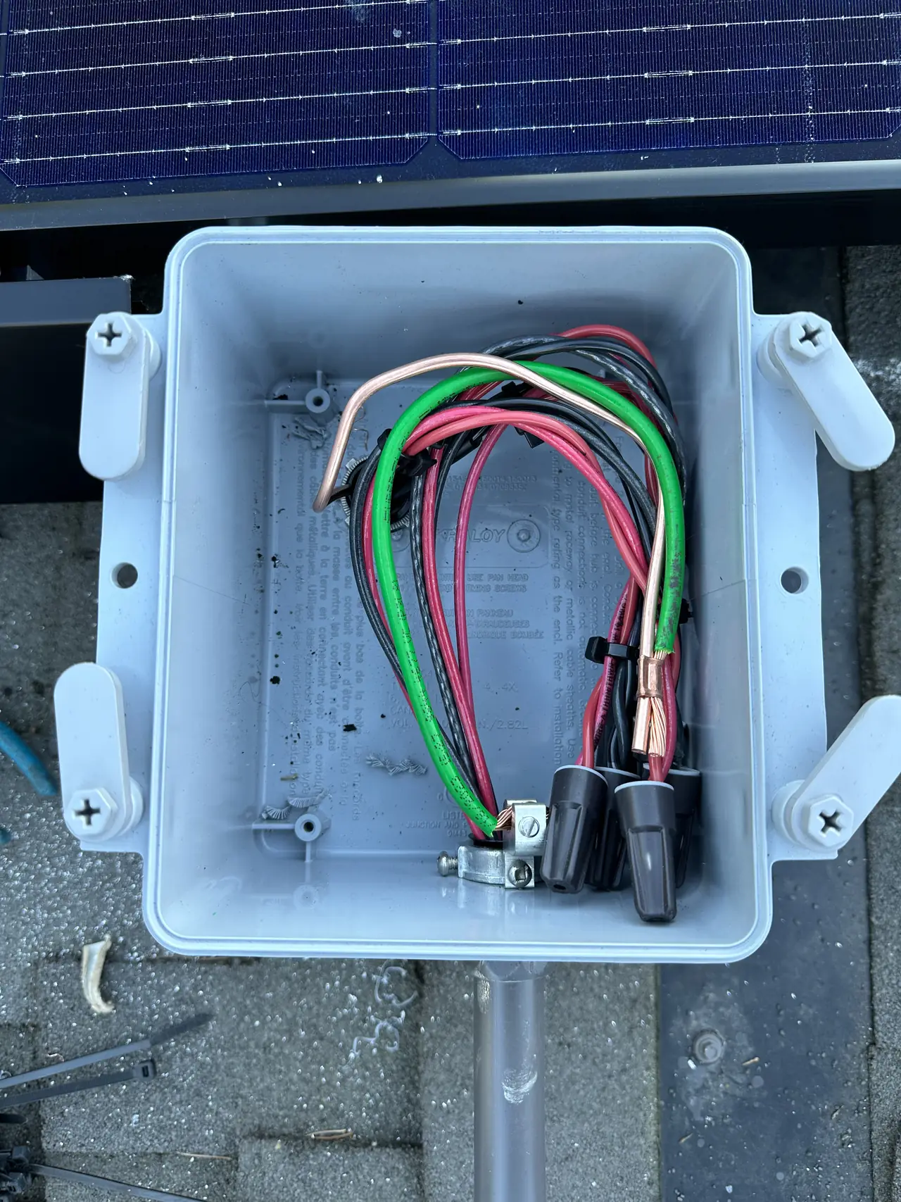 Open junction enclosure with roof circuits, Northridge