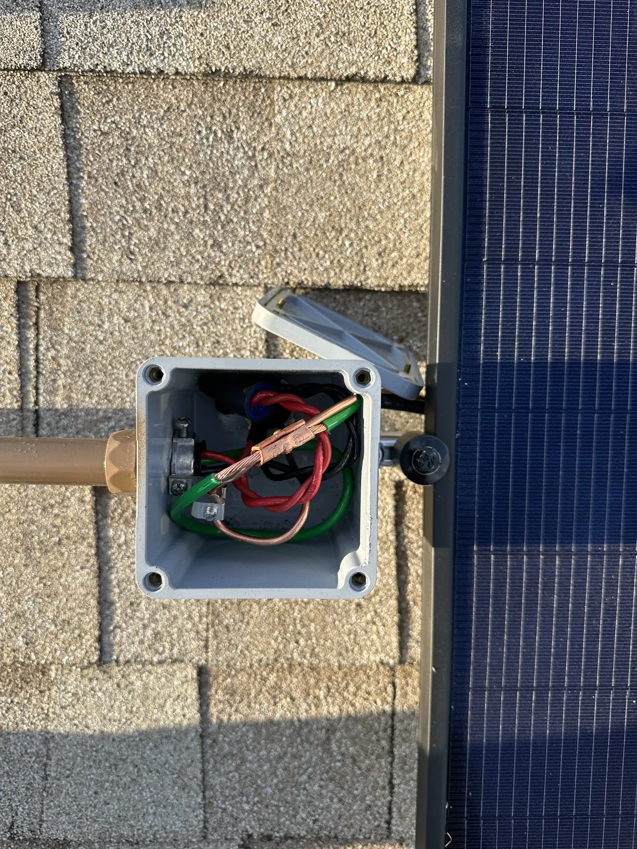 Roof junction box with bonded conductors beside a module edge, Northridge