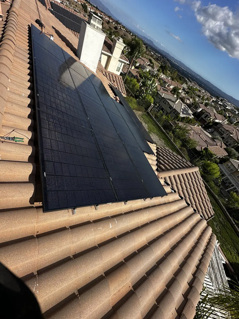 Seventeen REC Alpha panels with SolarEdge in Porter Ranch
