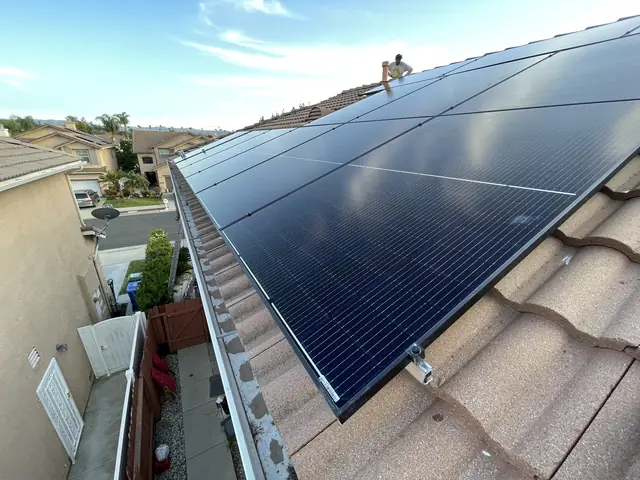 Home solar installation in Reseda, CA