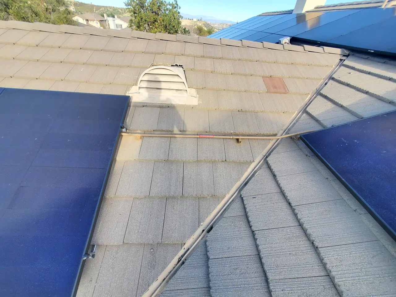 A second slope of the same tile roof carrying modules, Santa Clarita