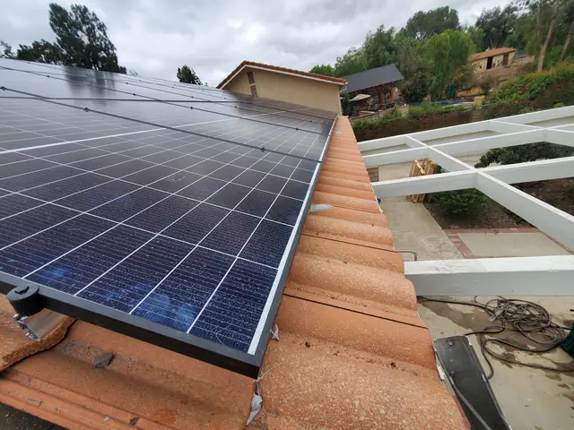 Rooftop solar installation by Cali Energy in Simi Valley, CA