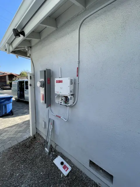 Home solar installation in Tarzana, CA