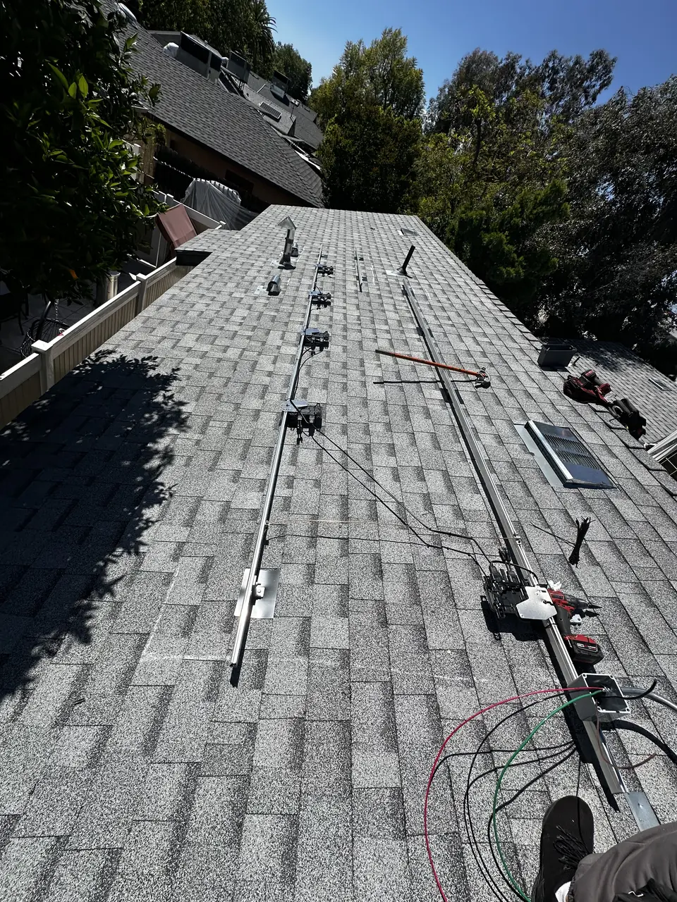 High-output 445 watt modules with Enphase IQ8A microinverters in Van Nuys