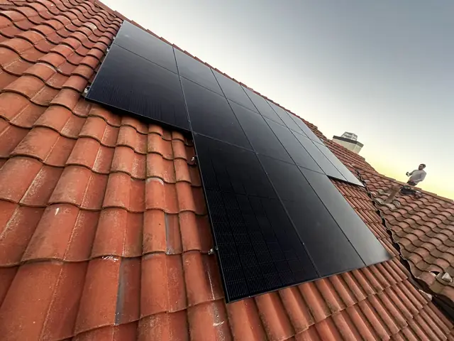 Home solar installation in West Hills, CA