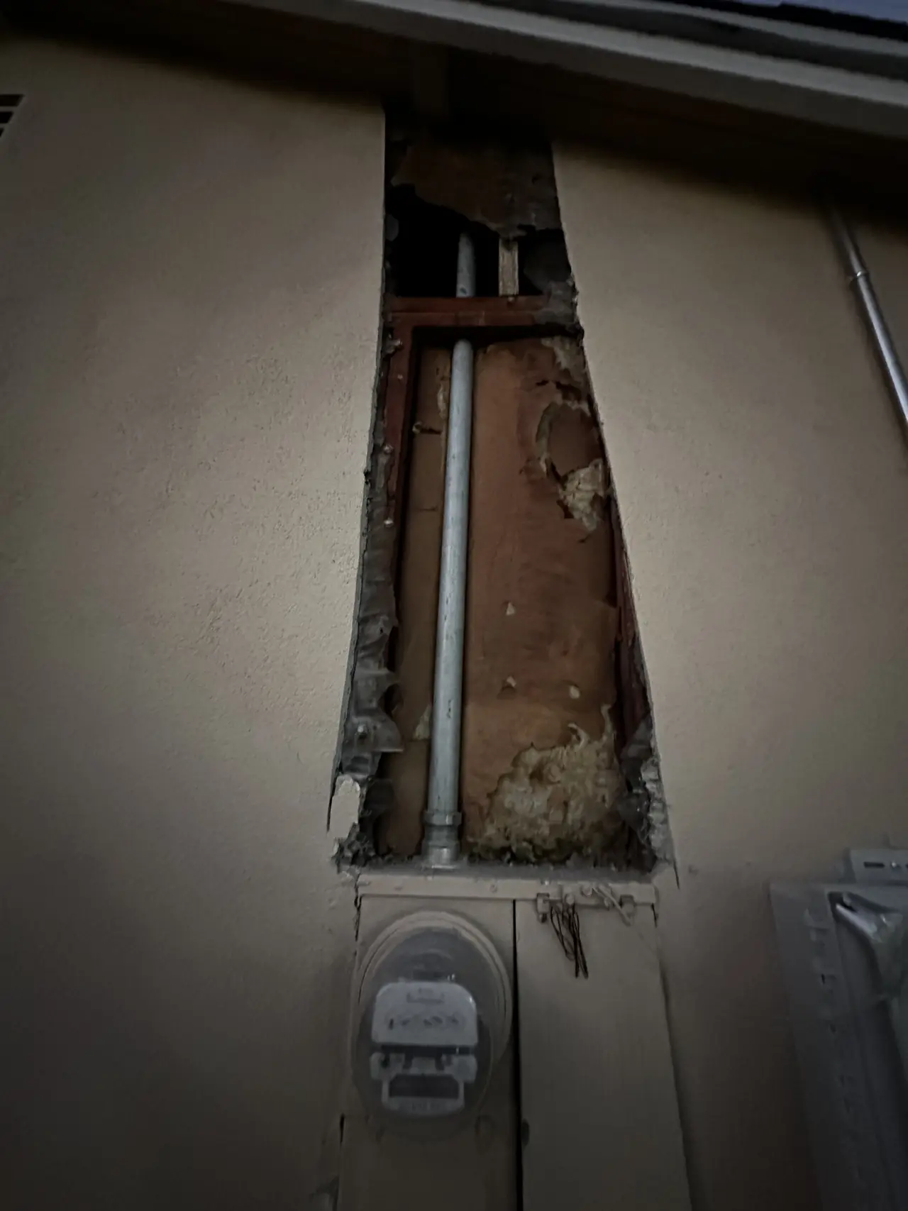 Open wall cavity with a conduit riser before the wall is closed, Winnetka