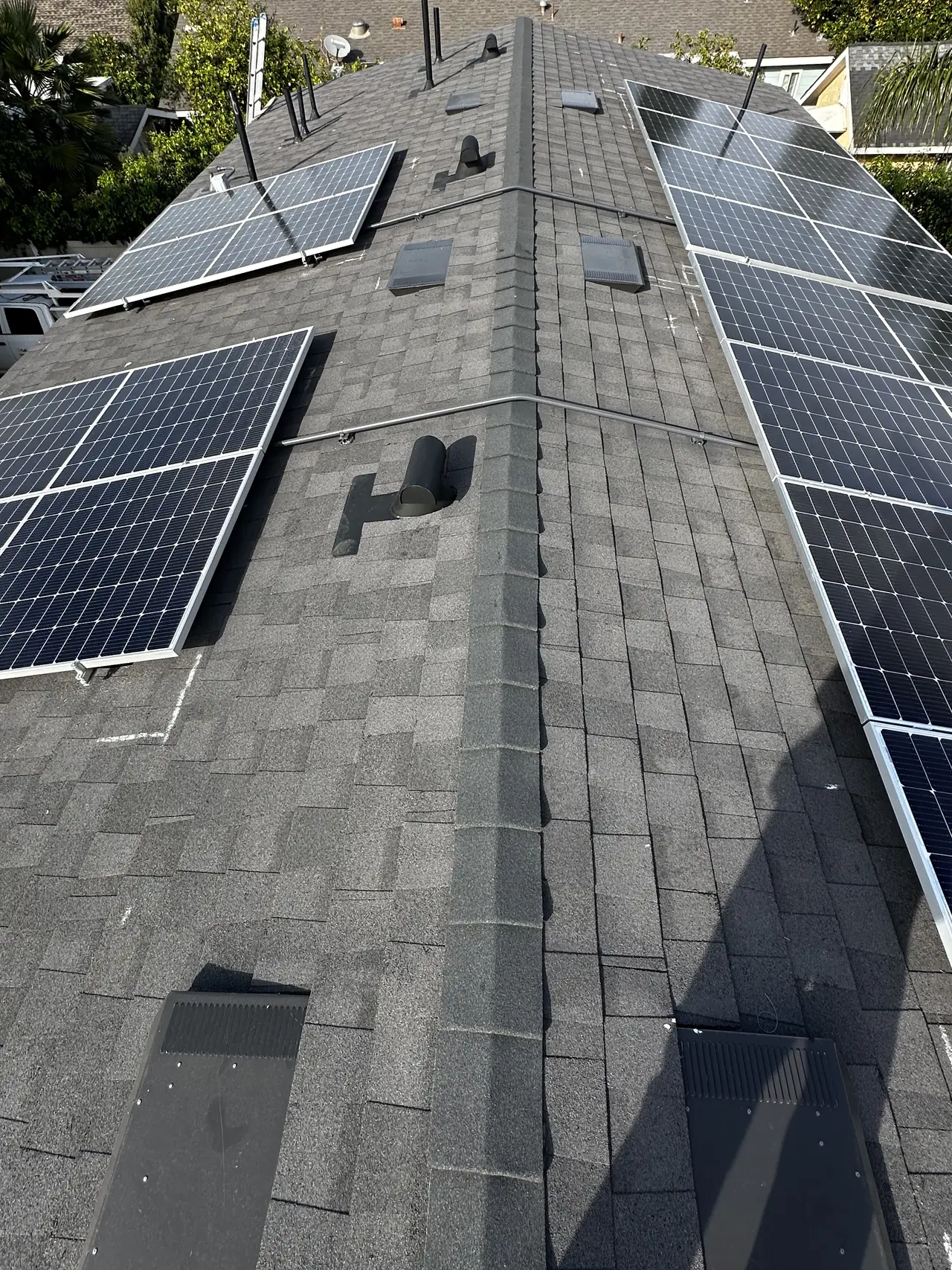 Solar modules on both slopes of a shingle roof, Winnetka